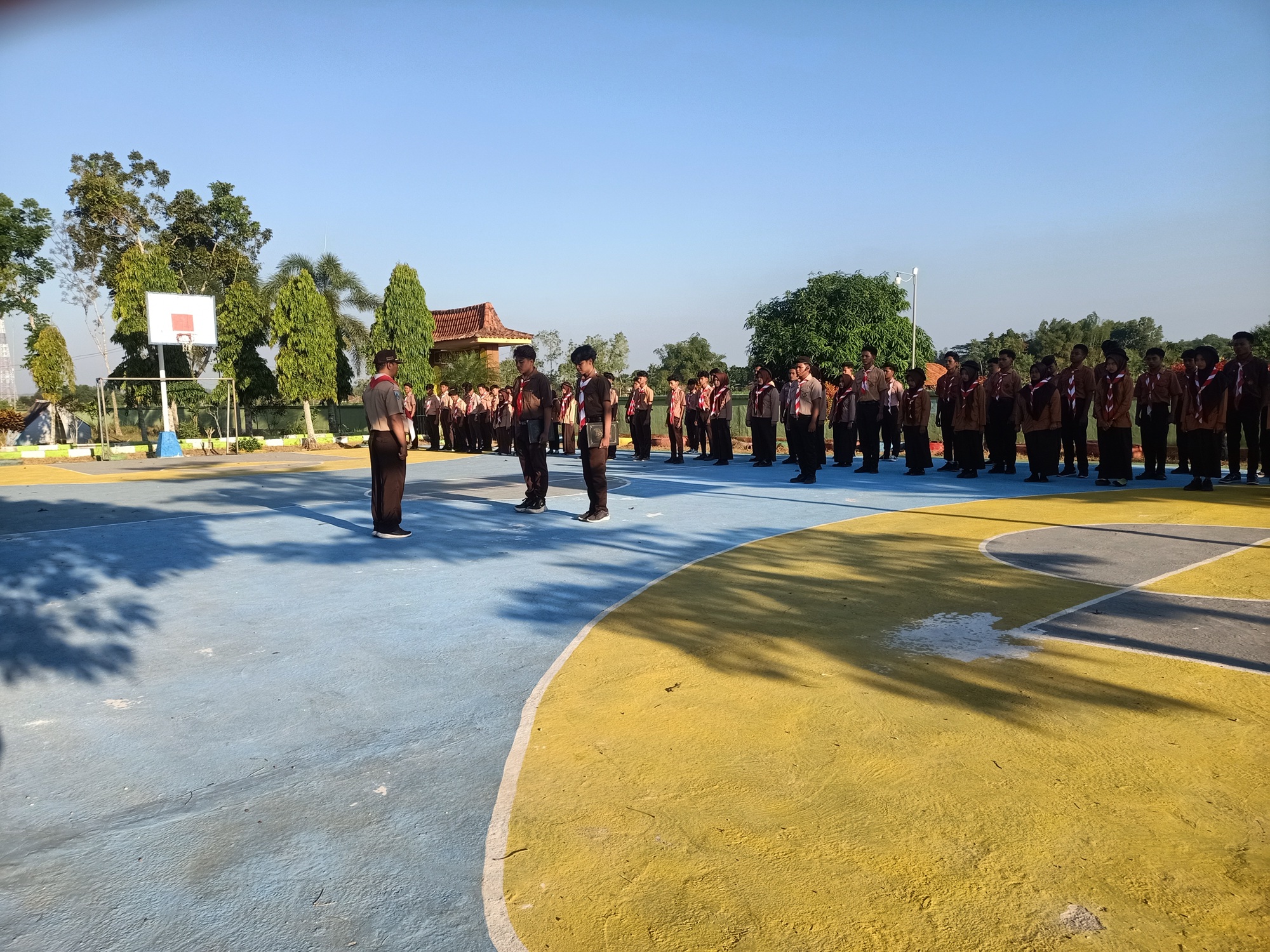 Bukan Sekadar Memakai Seragam! Pesan Kamabigus SMAN 1 Pakong Saat Membuka PTA Menggugah Para Peserta